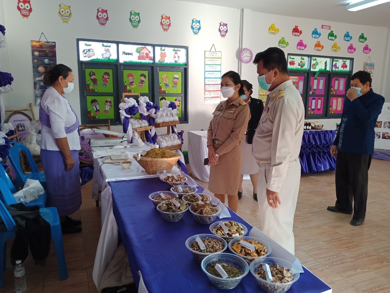 title - ผู้ตรวจราชการกรม สำนักงานการปฏิรูปที่ดินเพื่อเกษตรกรรม (ส.ป.ก.) เฝ้ารับเสด็จสมเด็จพระกนิษฐาธิราชเจ้า กรมสมเด็จพระเทพรัตนราชสุดาฯ สยามบรมราชกุมารี ณ โรงเรียนตำรวจตระเวนชายแดนบ้านห้วยดอกไม้ ตำบลวิศิษฐ์ อำเภอเมืองบึงกาฬ จังหวัดบึงกาฬ ผ่านสื่ออิเล็กทรอนิกส์ (ออนไลน์)